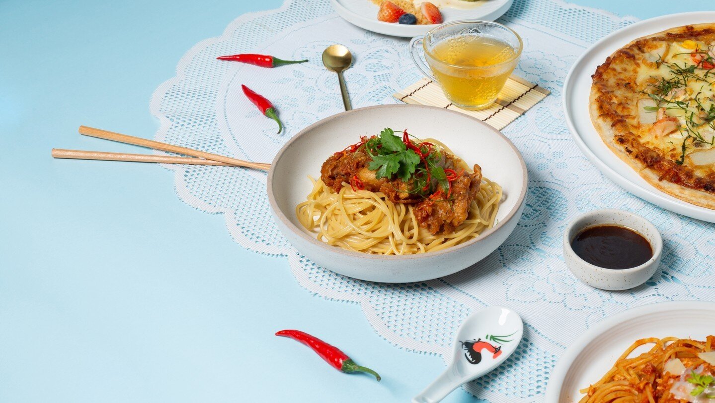A twist on a local classic to celebrate National Day 🇸🇬⁠
⁠
Swipe to reveal our dessert of choice after a hearty bowl of Hainanese Chicken Pasta. ⁠
⁠
Ps. All desserts are made in-house by our lovely team 🙌🏻⁠
