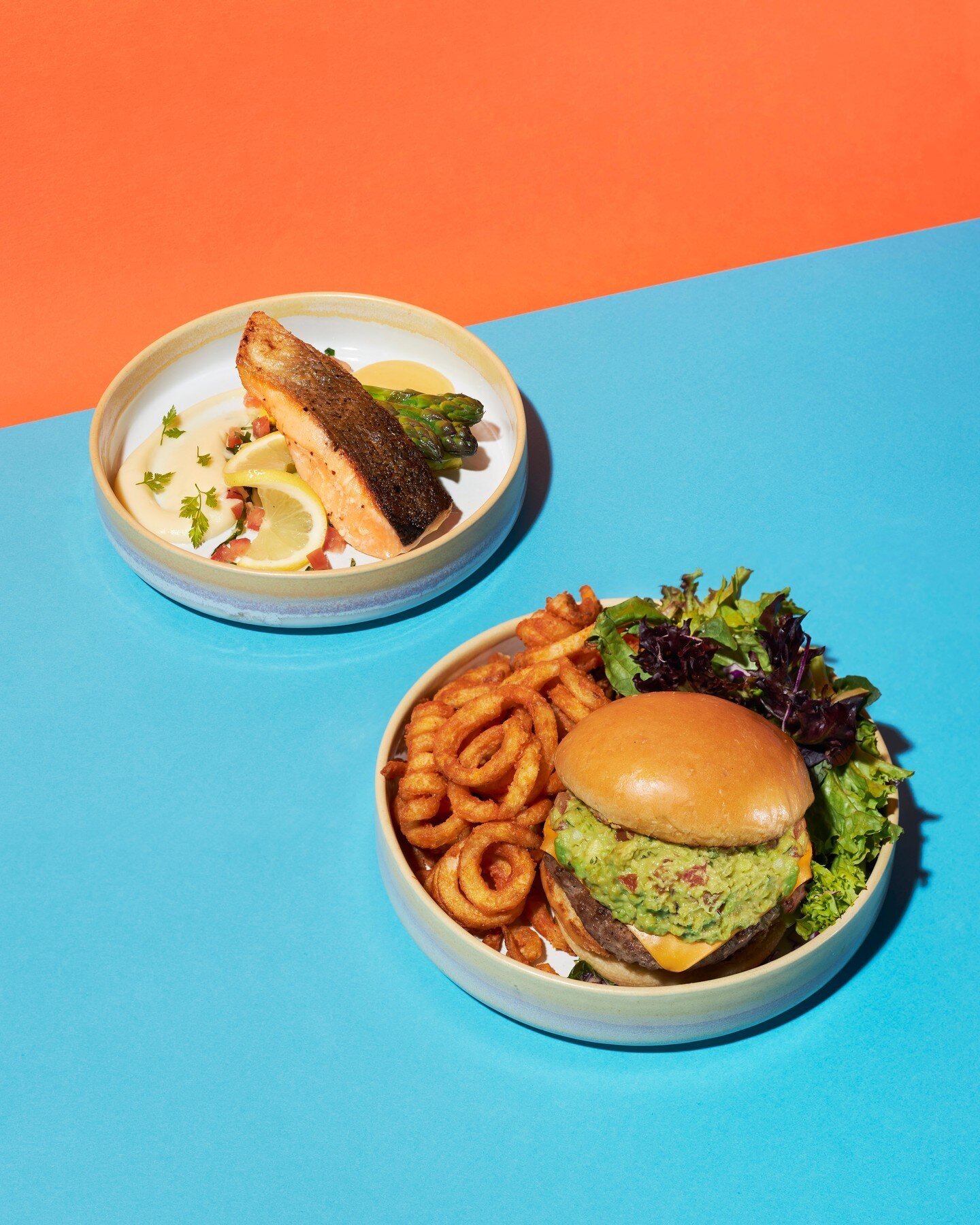 Whether you prefer a more robust &amp; rich in flavour or something light &amp; palatable, we have just the thing for you!😉⁣
⁣
Presenting the Guacamole S'mack - Freshly sizzled juicy beef patty, topped with cheddar, tomatoes, romaine lettuce &amp; a